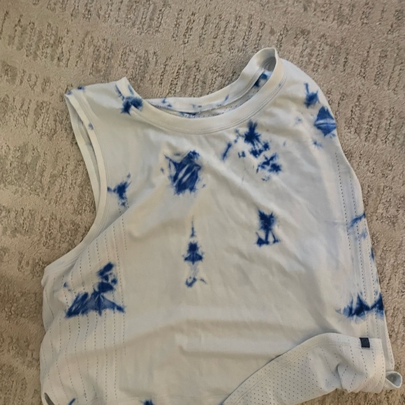 Lululemon tie-dye train to be tank - Picture 2 of 2